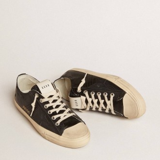 Golden Goose Men's V-Star Sneakers In Black Nappa Leather With A Black Leather Star GMF00129.F005033.90100